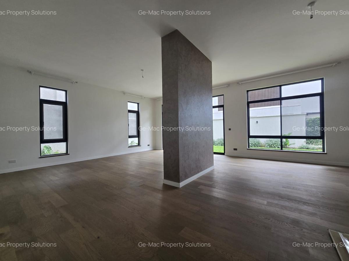 5 Bed House with En Suite in Lavington - 5