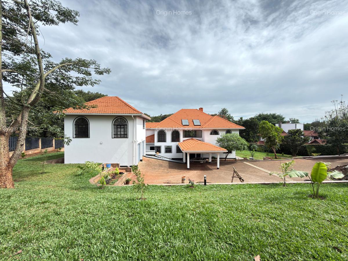 5 Bed House with En Suite at Windsor - 3