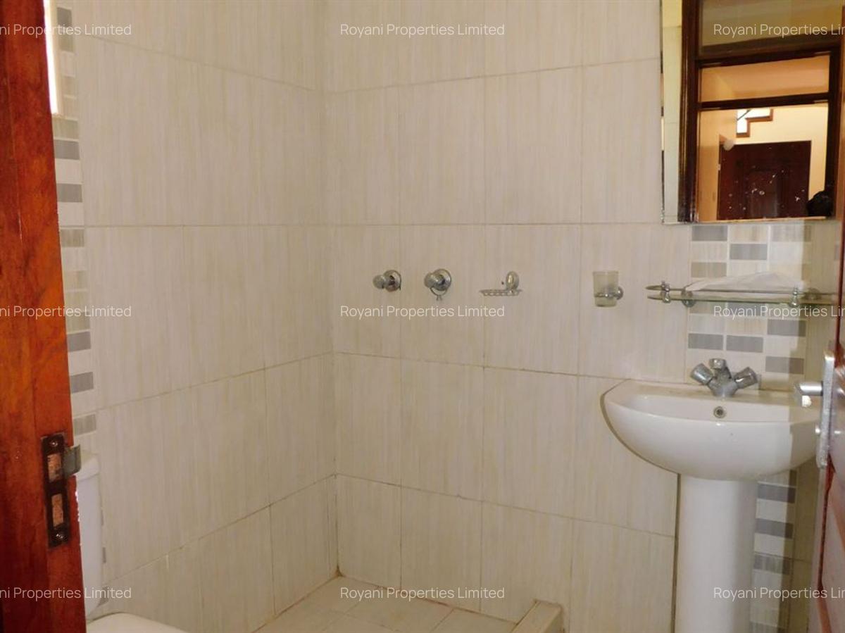 4 Bed House with En Suite at Fourways Junction Estate - 11