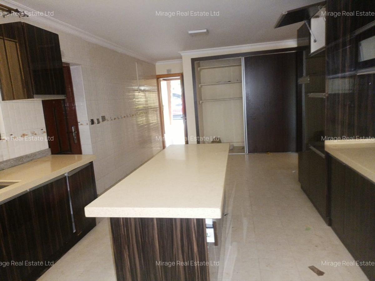 4 Bed Villa with En Suite in Lavington - 16