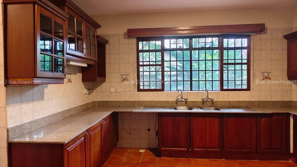 5 Bed House with En Suite at Nyari Central - 5
