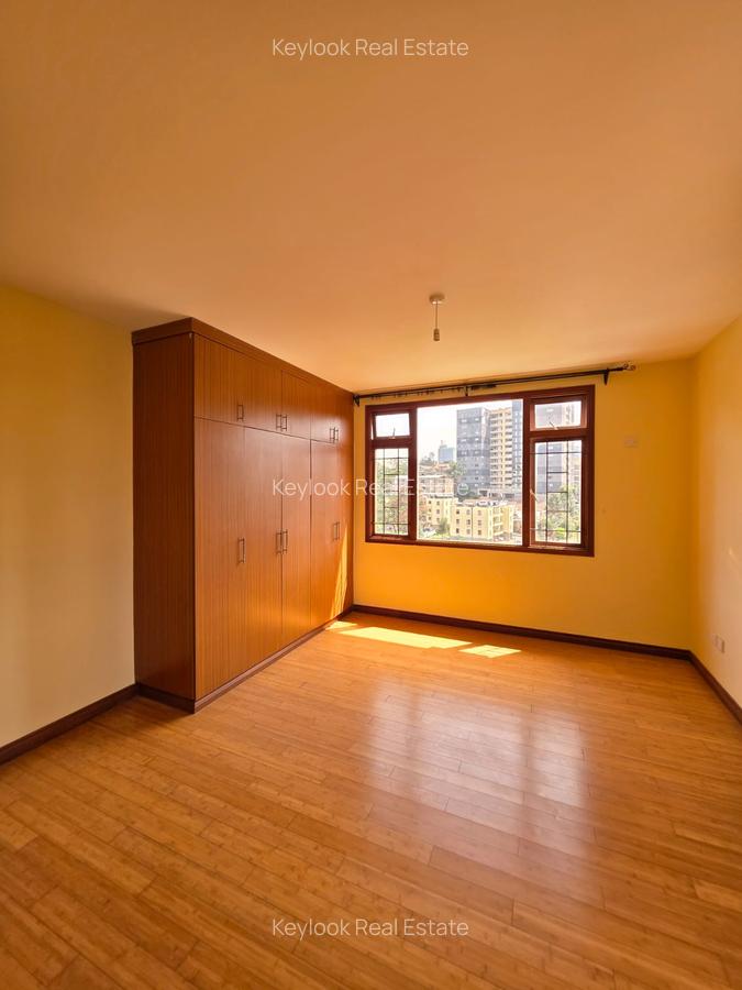 3 Bed Apartment with En Suite at Riverside Drive - 6