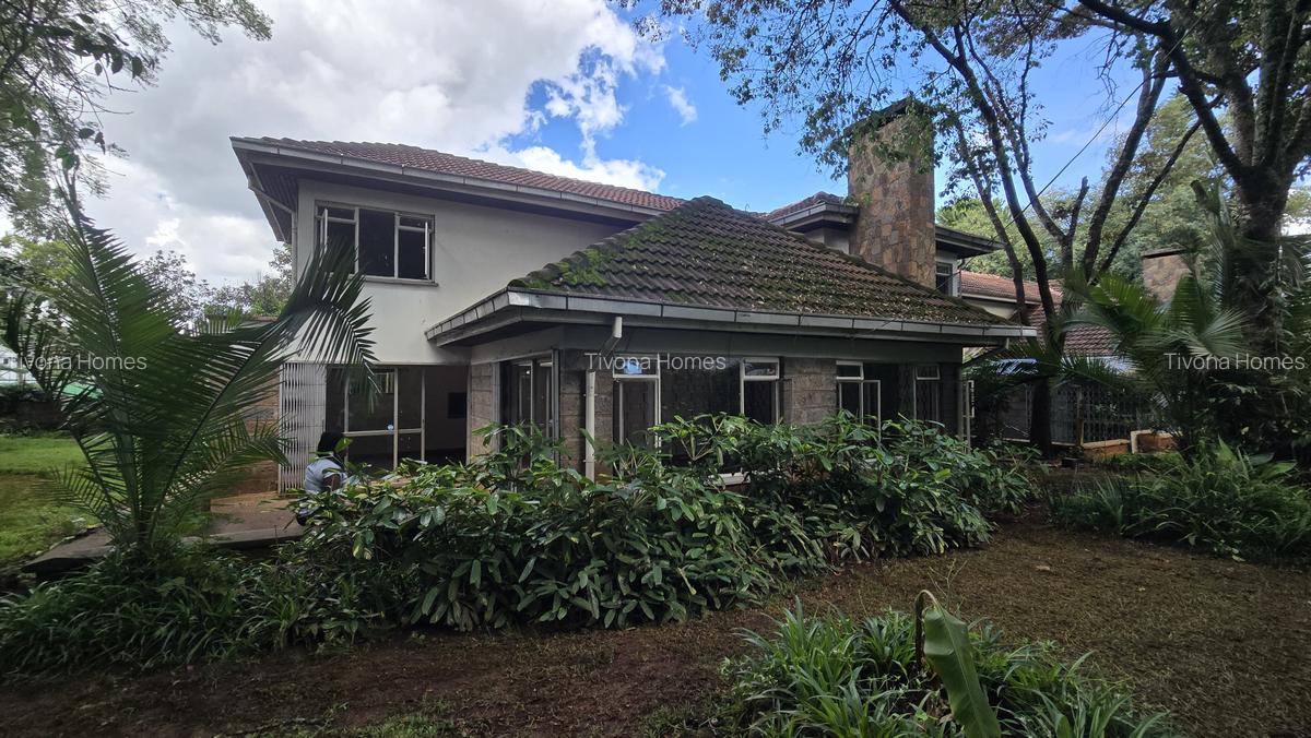 4 Bed House with En Suite in Lavington - 3