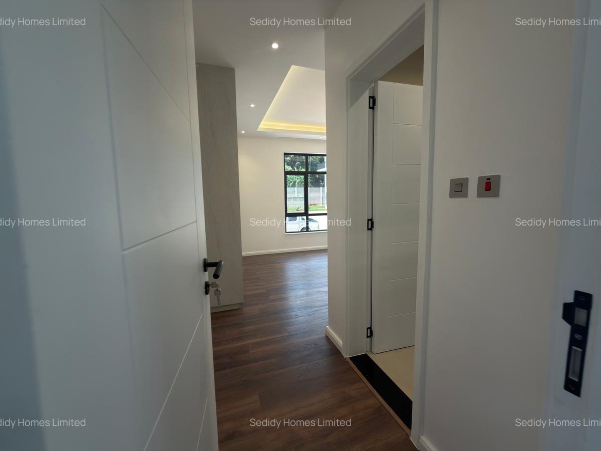 5 Bed Villa with En Suite in Lavington - 12