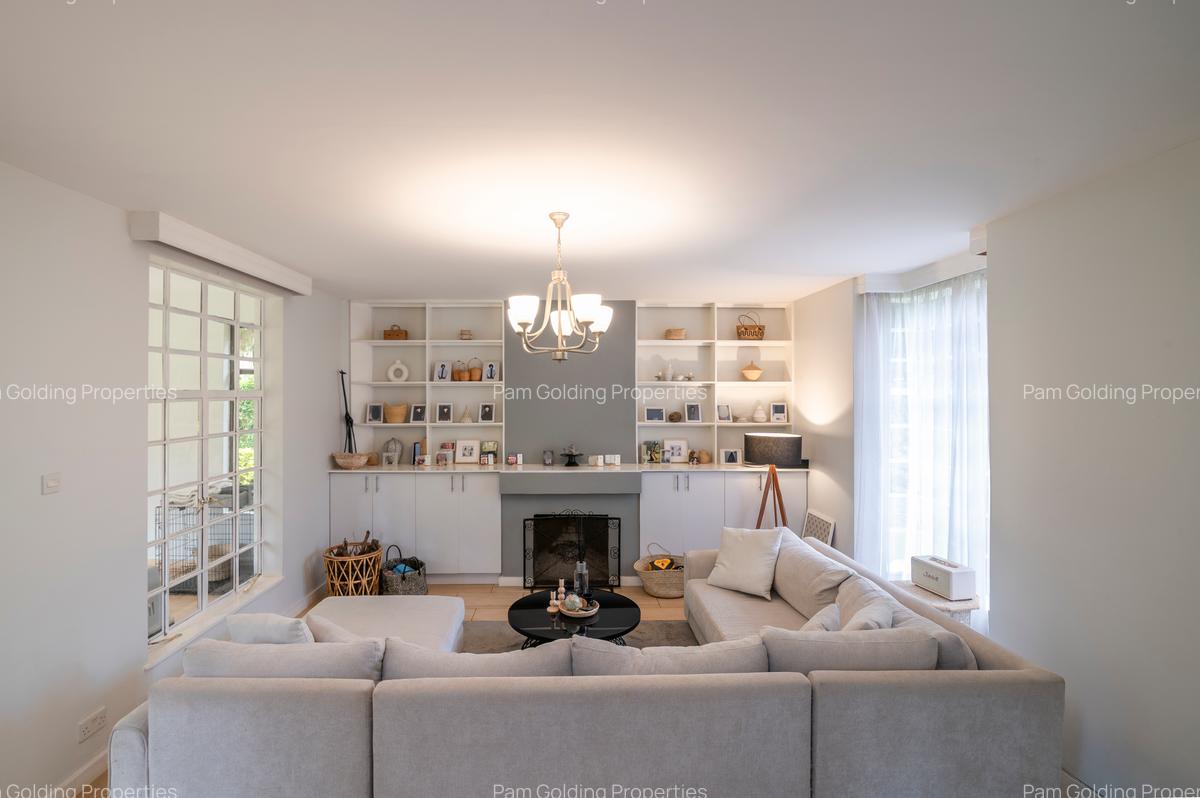 5 Bed House with En Suite in Runda - 3