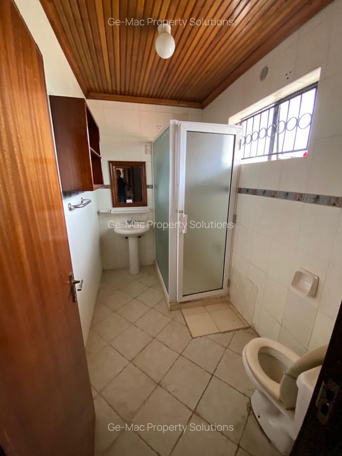 5 Bed House with En Suite in Runda - 13