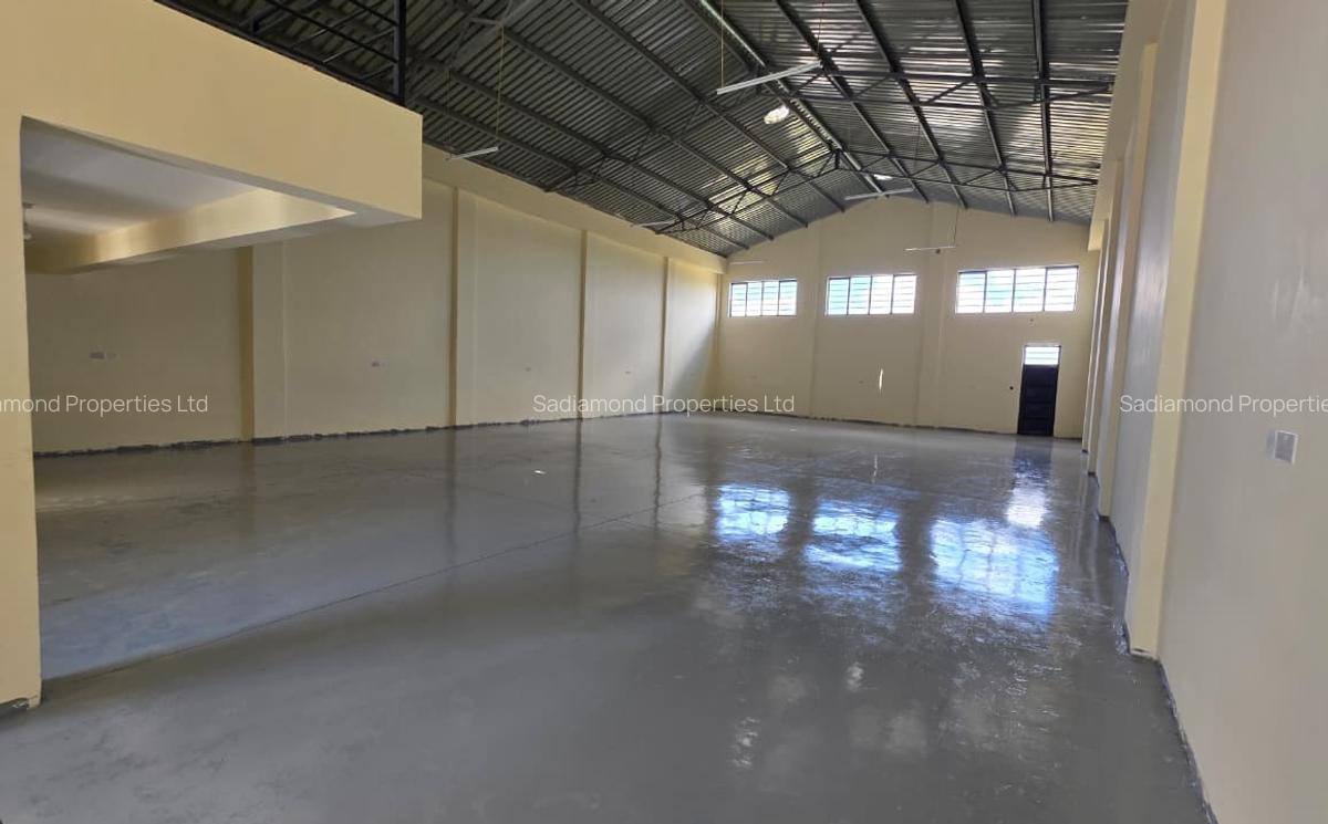 3,500 ft² Warehouse with Parking in Eastern ByPass - 3