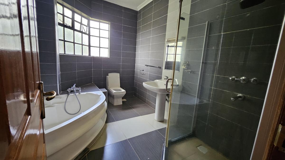 4 Bed Townhouse with En Suite in Kiambu Road - 12