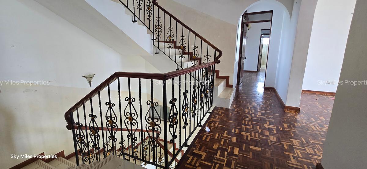 7 Bed Villa with En Suite at Serena Area - 14