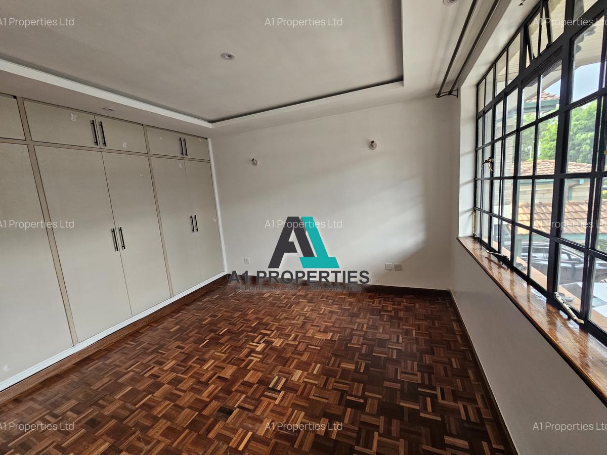 4 Bed Townhouse with En Suite in Lavington - 11