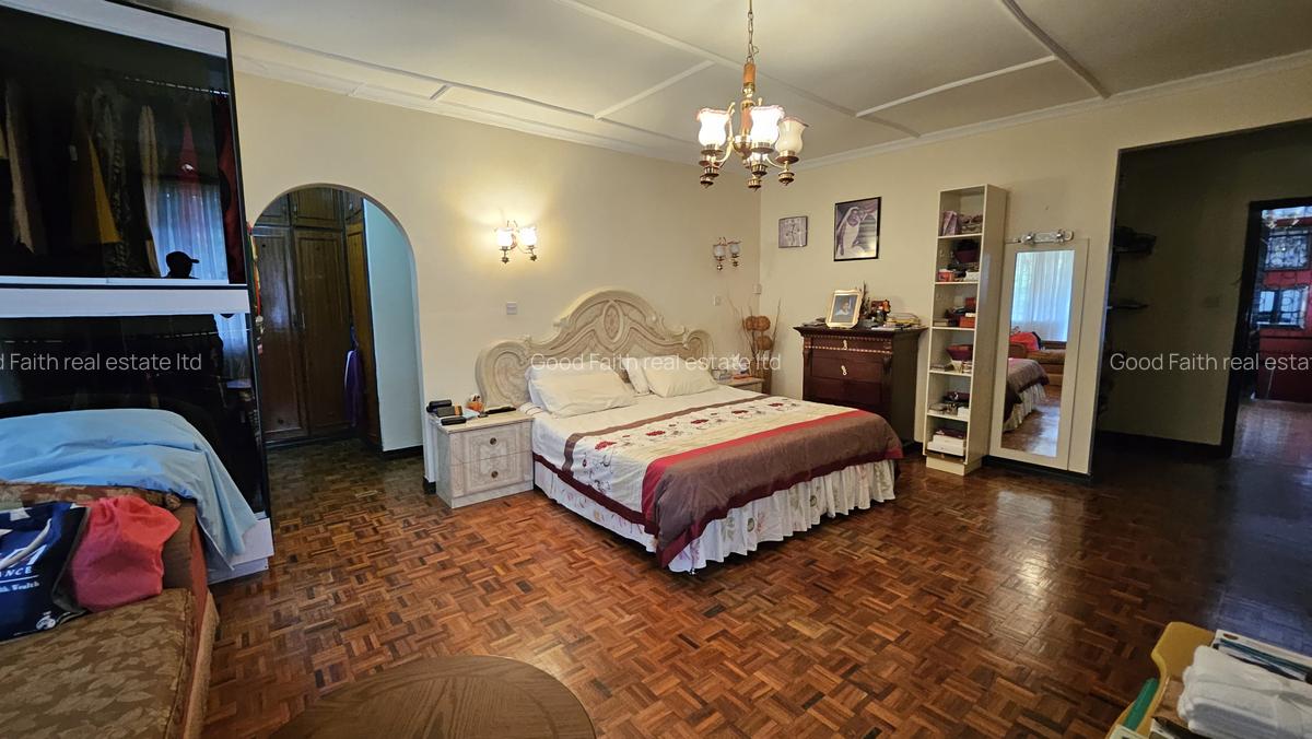 5 Bed House with En Suite in Runda - 8