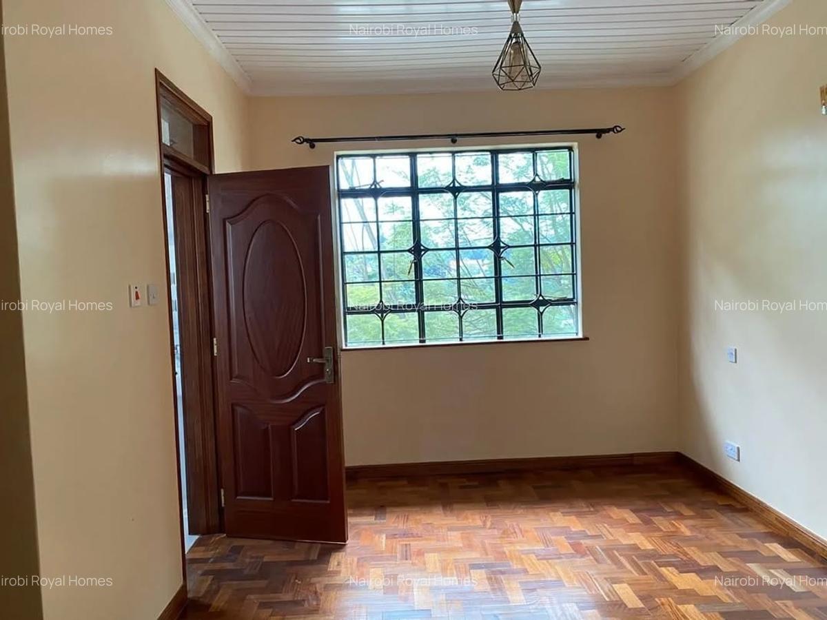 5 Bed Townhouse with En Suite at Lavington Green - 10