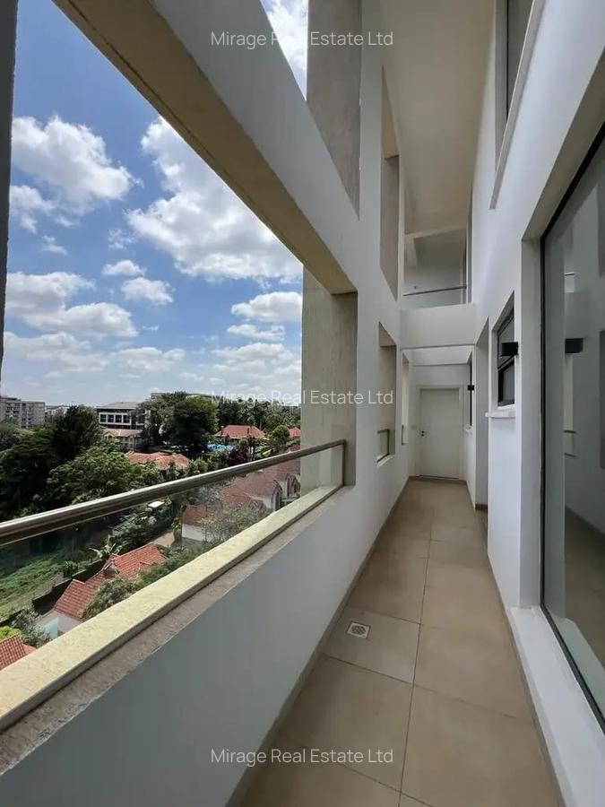 4 Bed Apartment with En Suite in Riverside - 11