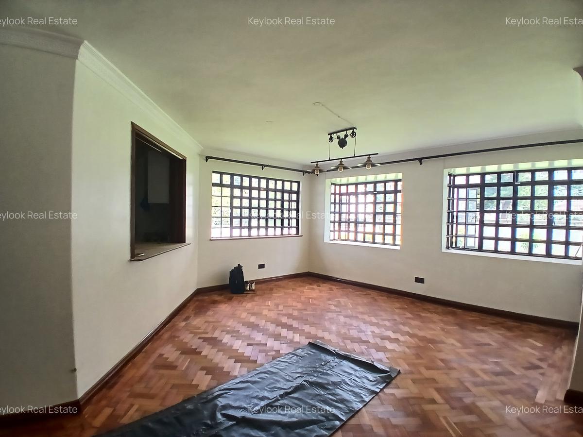 4 Bed House with En Suite at Lavington Green - 19