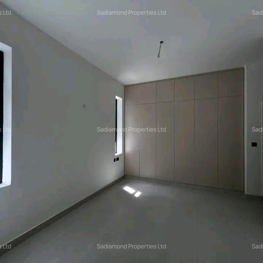 2 Bed Apartment with En Suite in Brookside - 11