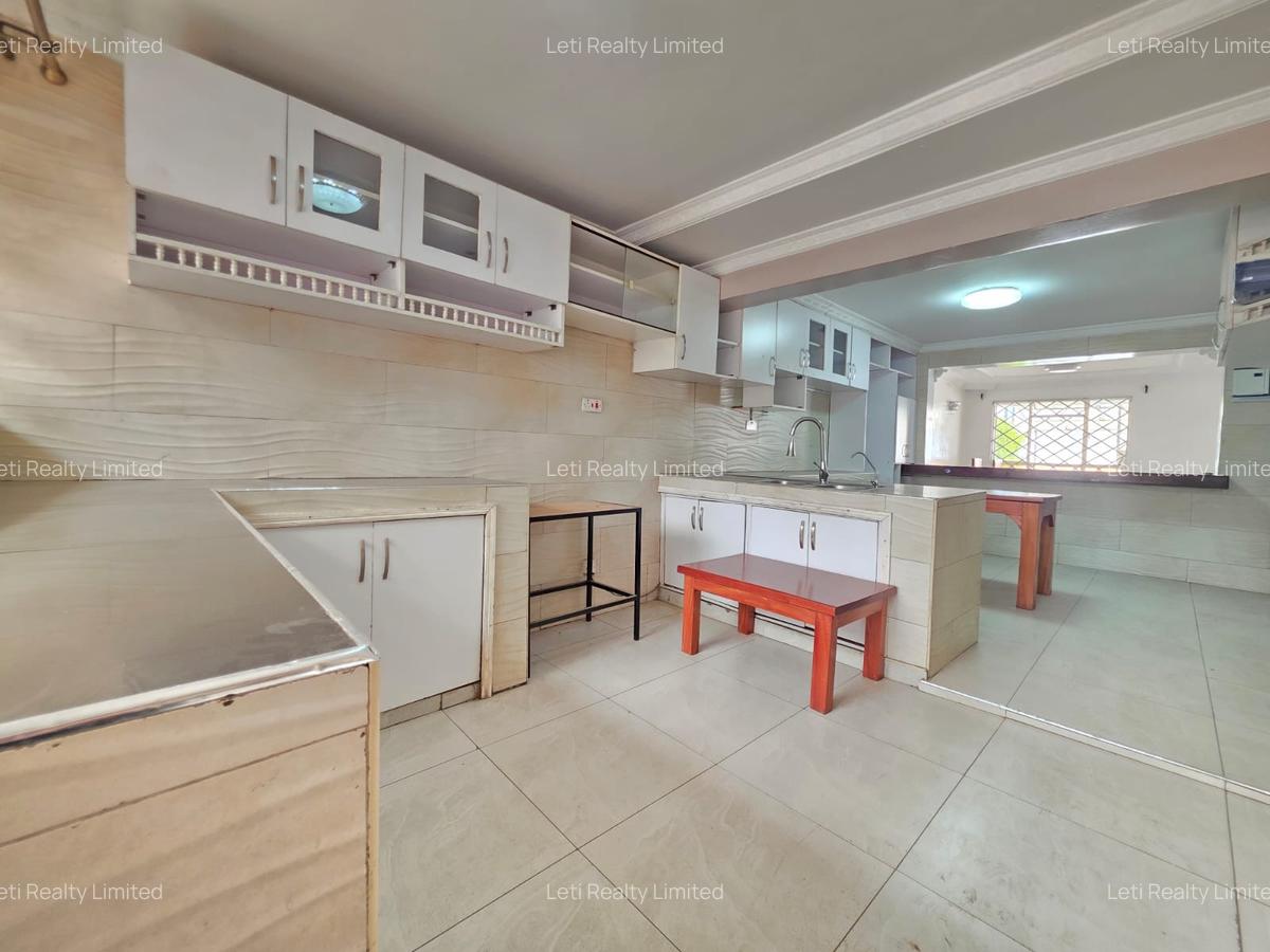 Commercial Property with Service Charge Included in Kilimani - 8