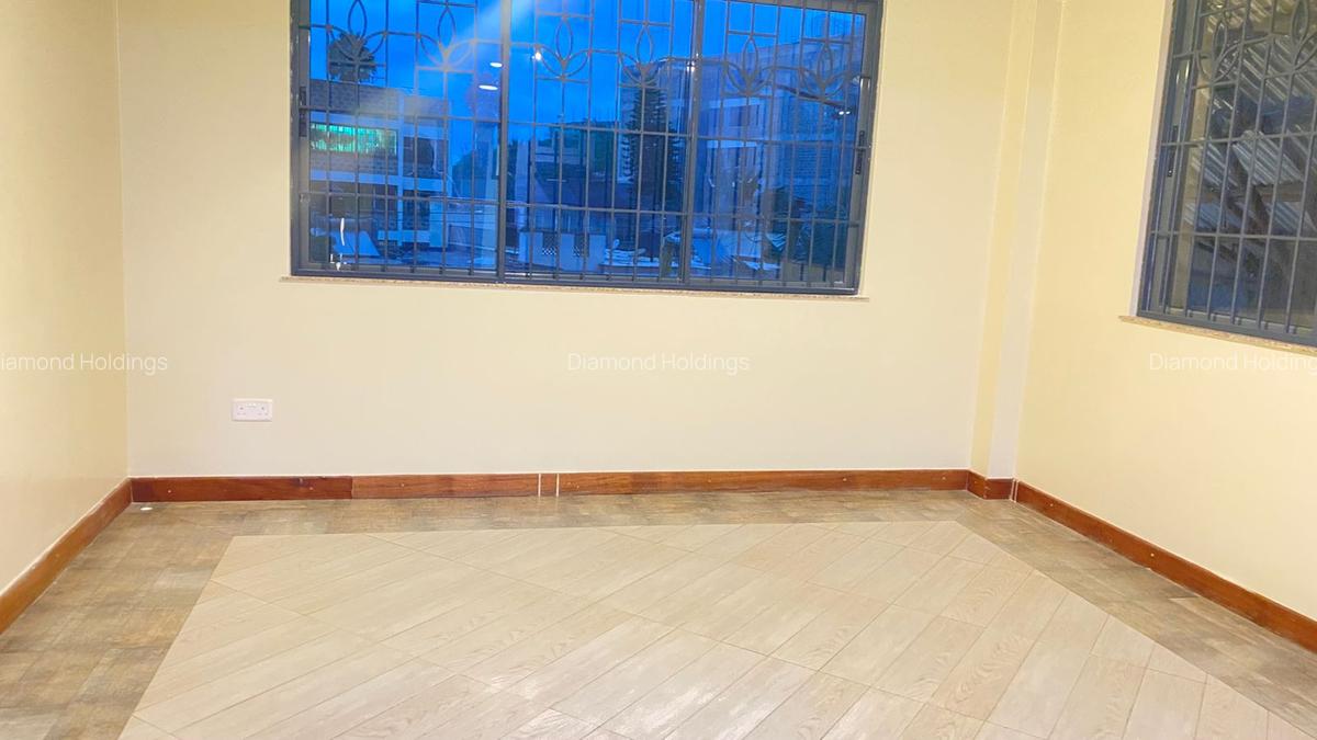 3 Bed Apartment with En Suite at Parklands - 5