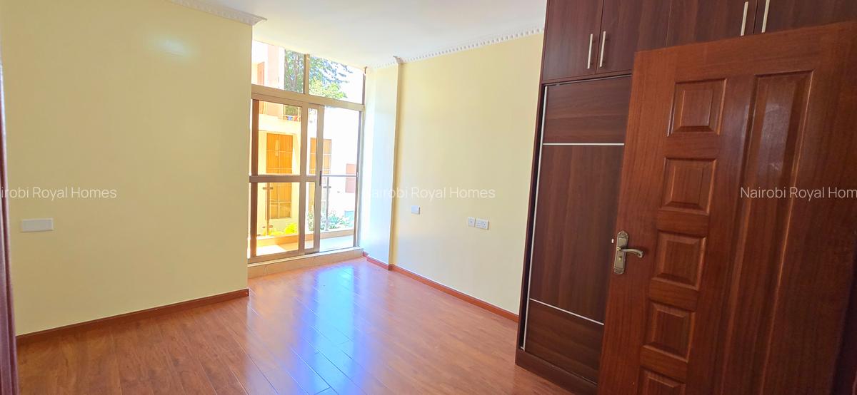 5 Bed Townhouse with En Suite at Lavington Convent Drive - 18