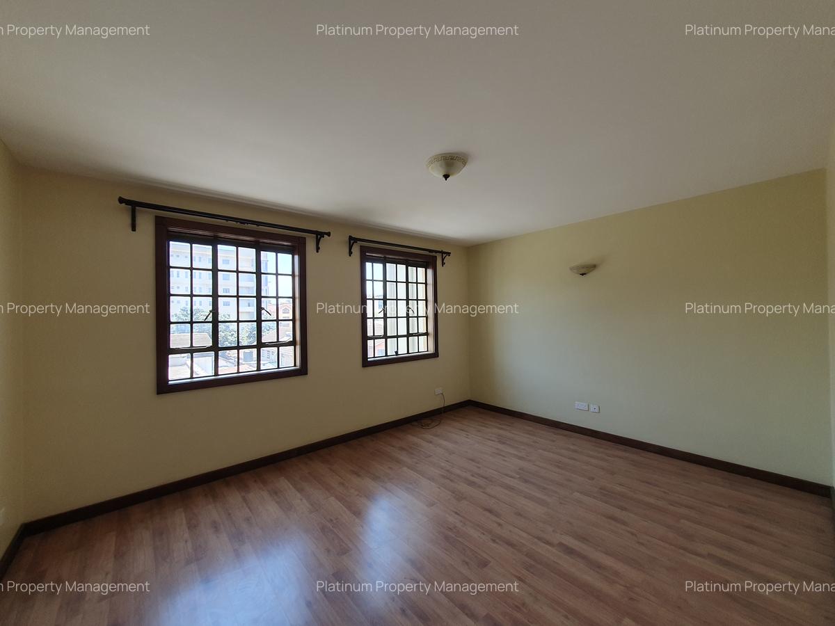 3 Bed Apartment with En Suite in Parklands - 11