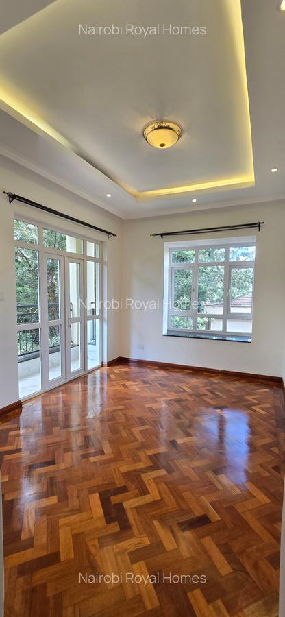 5 Bed Townhouse with En Suite at Lavington Green - 8