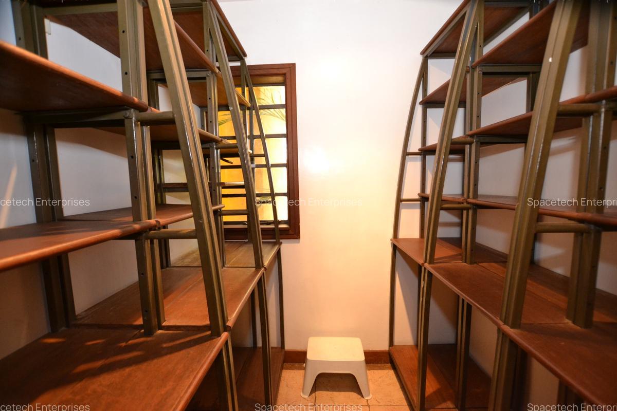 5 Bed House with En Suite in Runda - 11