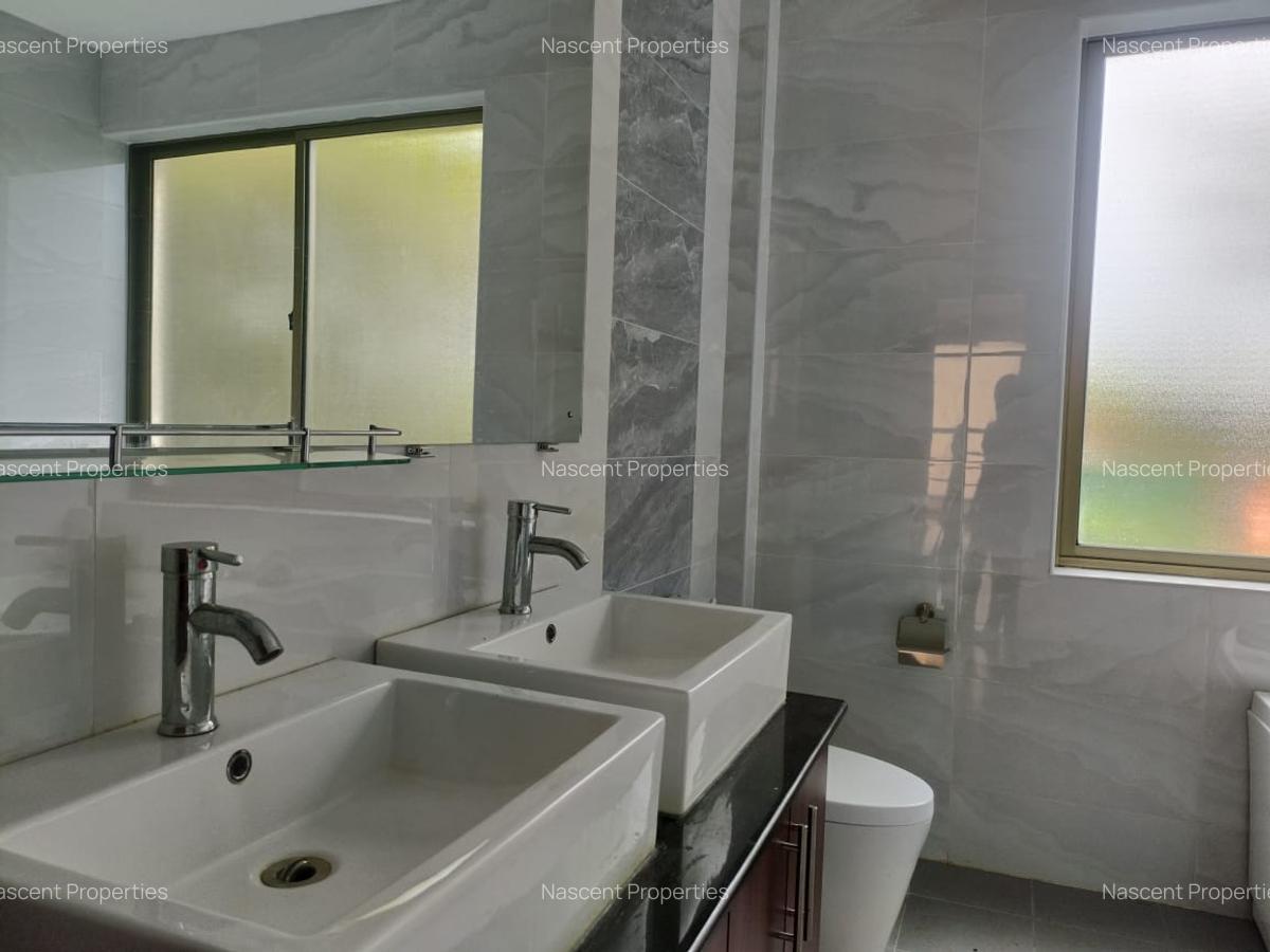 5 Bed Townhouse with En Suite in Lavington - 17