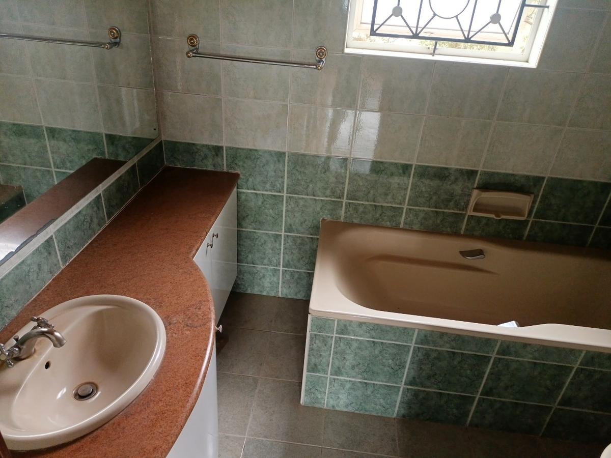 3 Bed Apartment with En Suite in Kilimani - 16