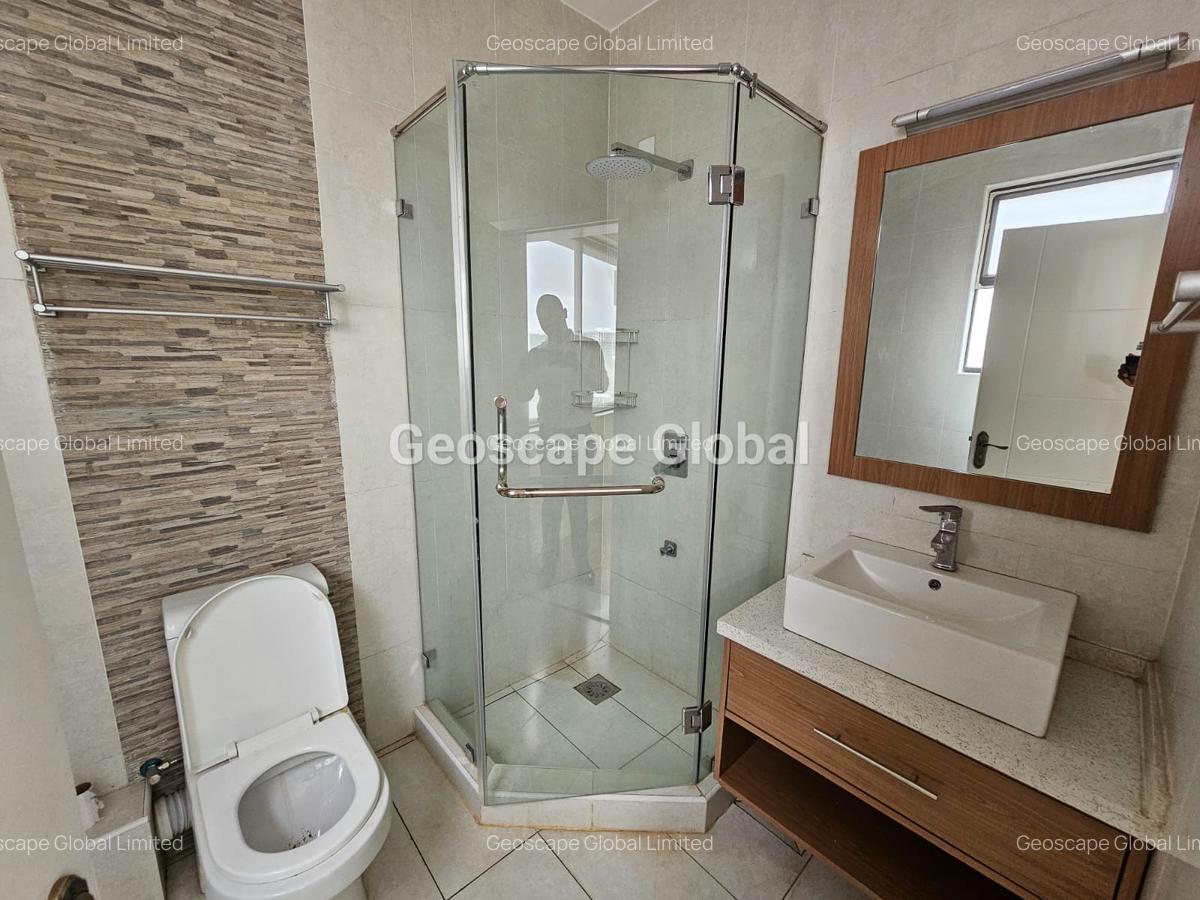 3 Bed Apartment with En Suite in Brookside - 14