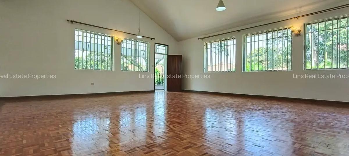 4 Bed House with En Suite in Nyari - 19