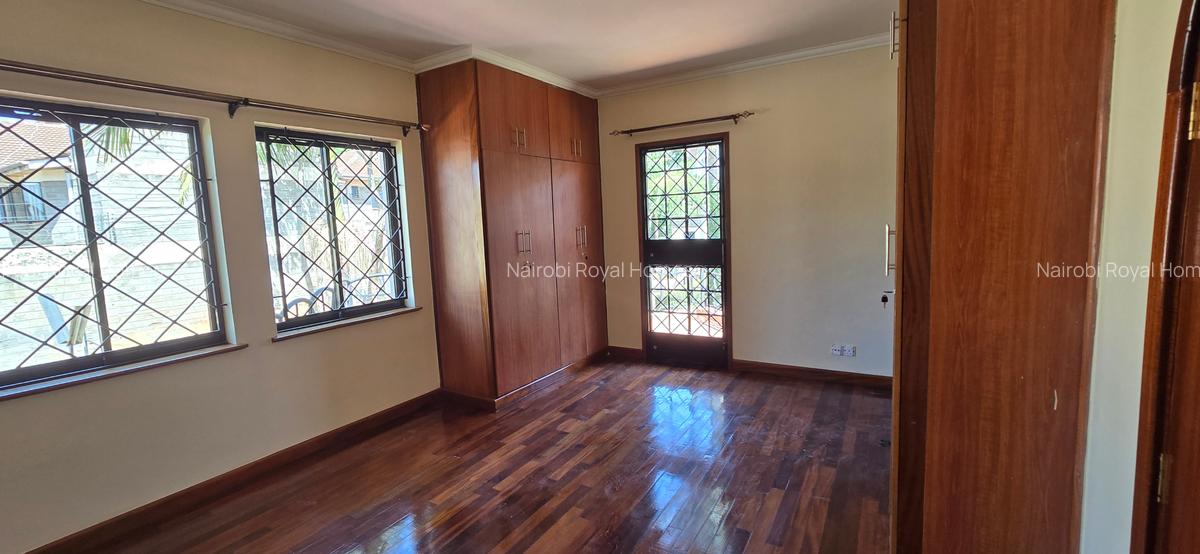 5 Bed Townhouse with En Suite at Lavington Off Convent - 8