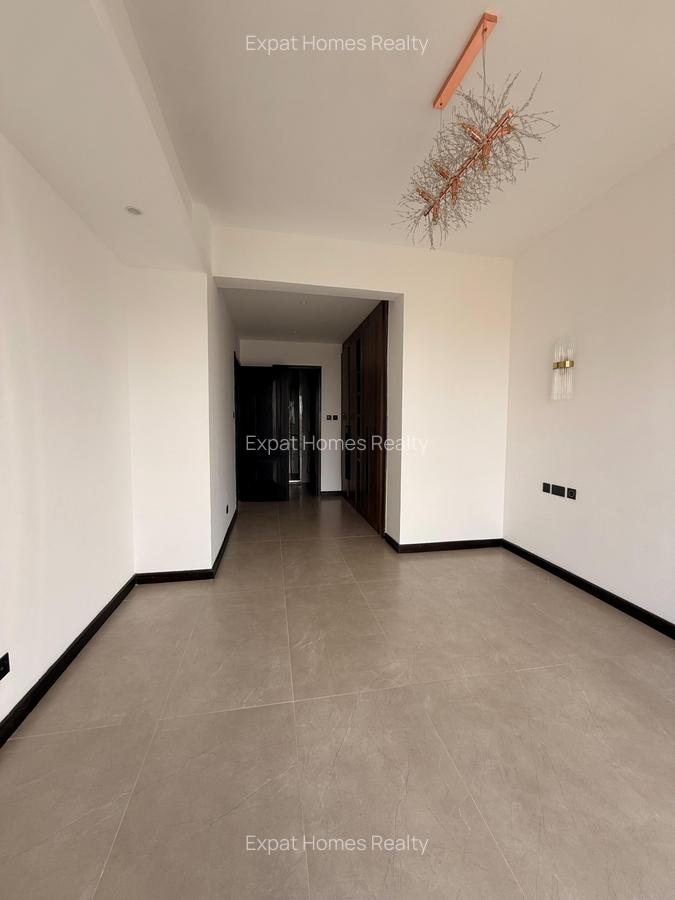 3 Bed Apartment with En Suite in Riverside - 5