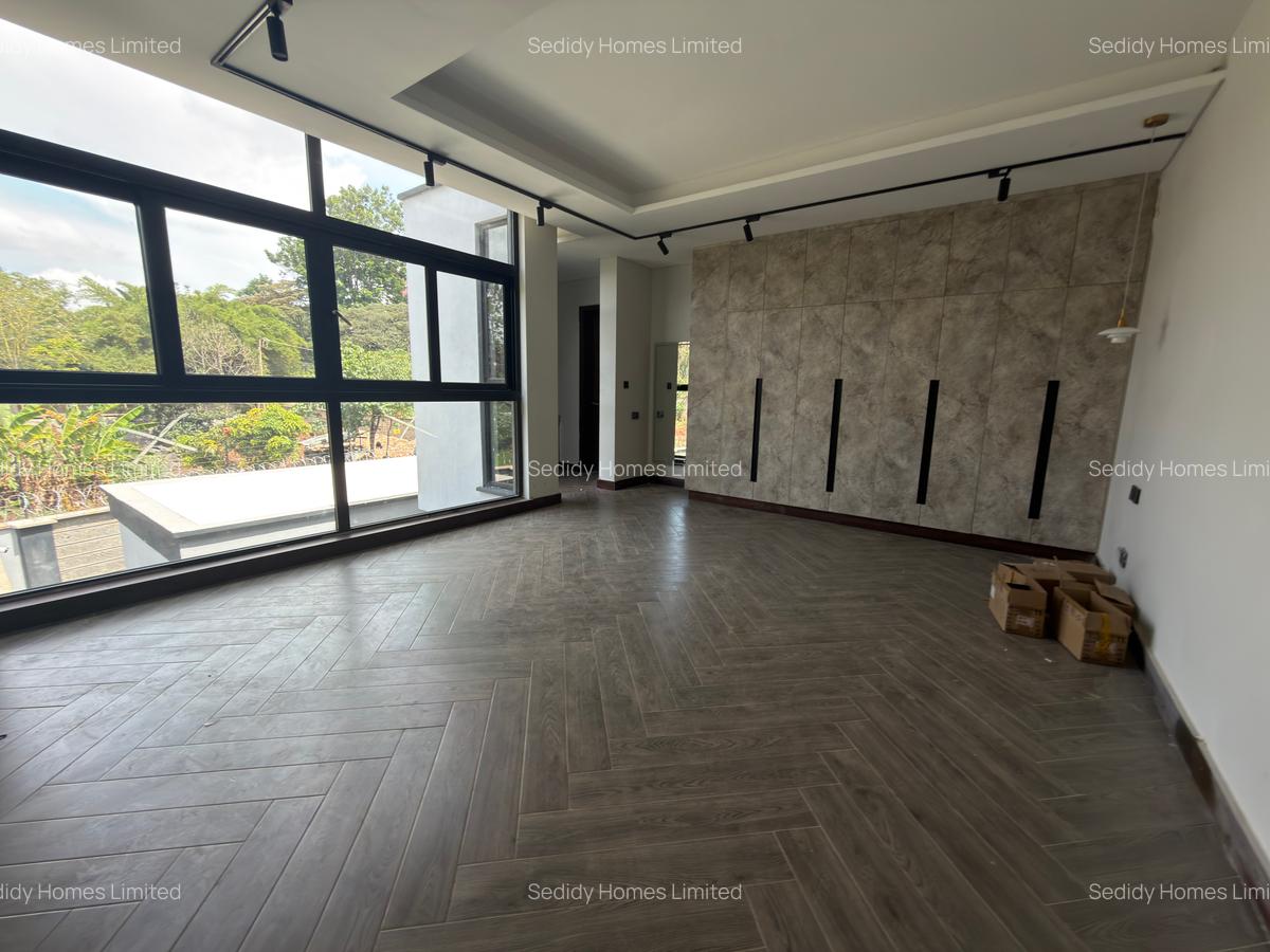 5 Bed Villa with En Suite in Nyari - 3