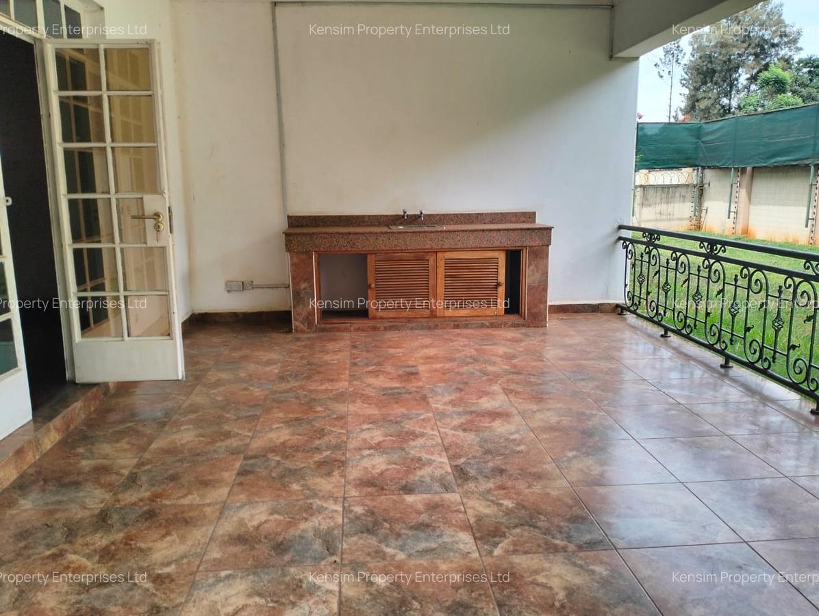 4 Bed Townhouse with En Suite in Lavington - 6