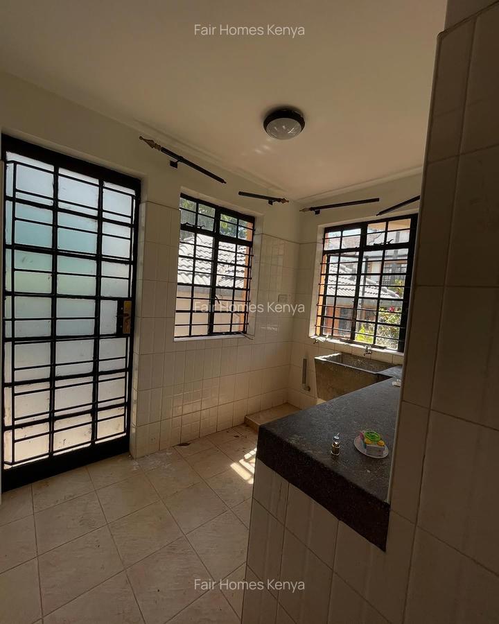 4 Bed Townhouse with En Suite at Lavington Mall - 10