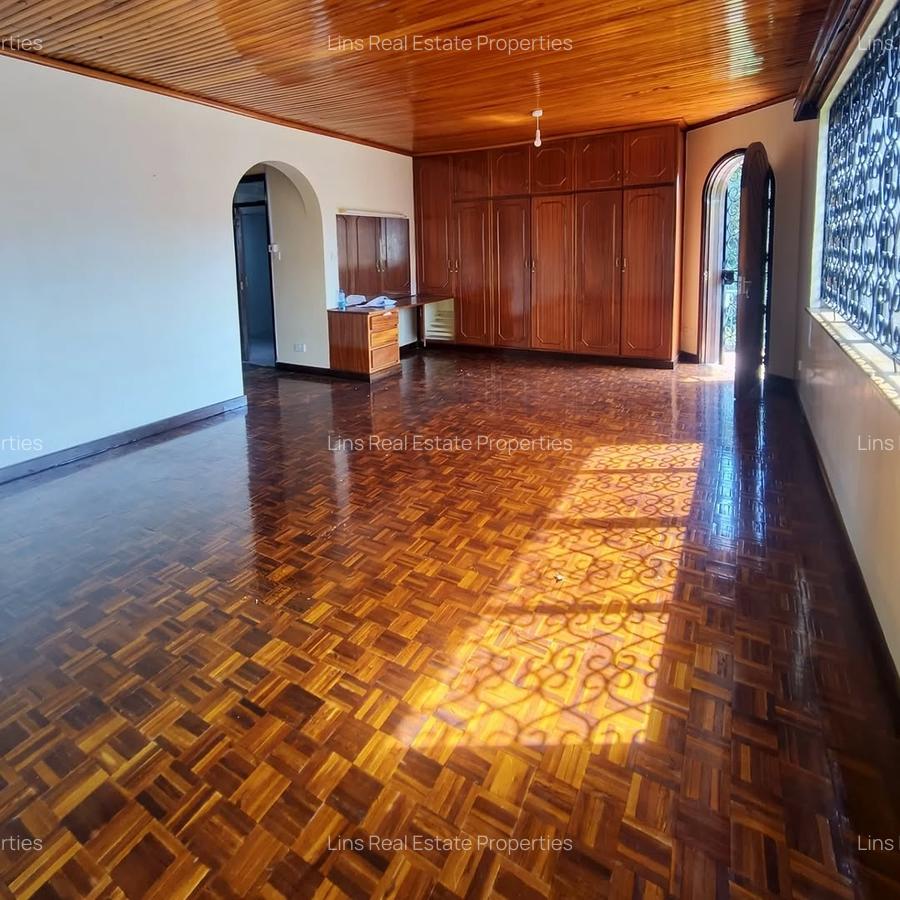 5 Bed Townhouse with En Suite in Kilimani - 6