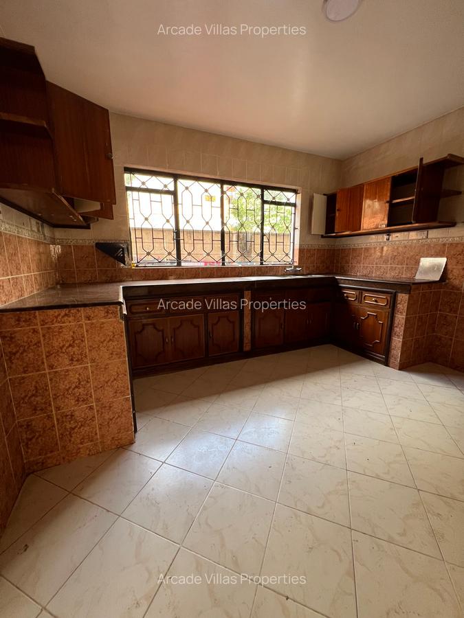 3 Bed Apartment with Swimming Pool in Kileleshwa - 4