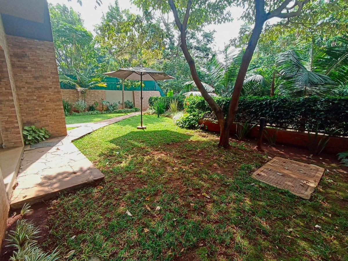 5 Bed Townhouse with En Suite at Lavington - 2