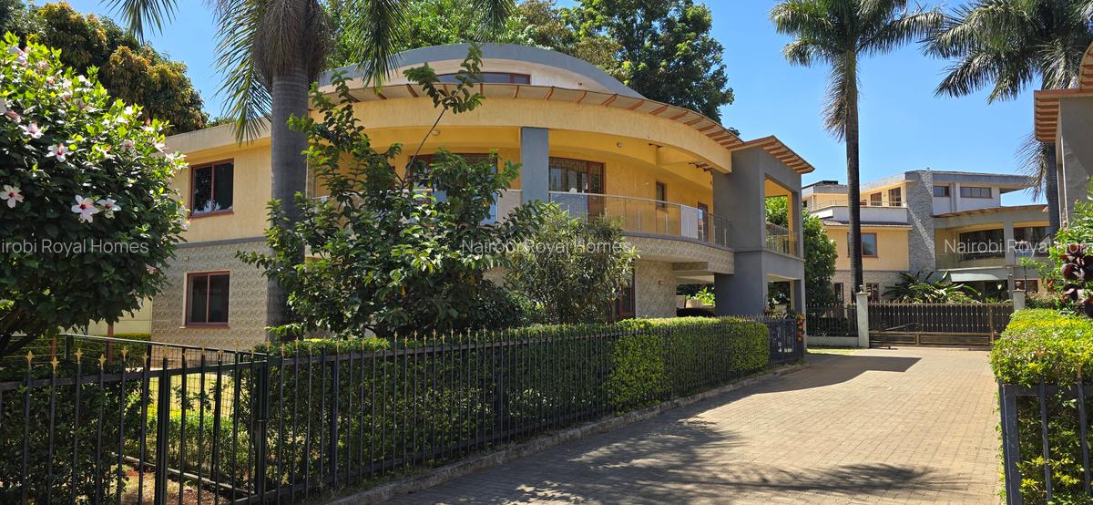 5 Bed Townhouse with En Suite at Lavington Green - 3