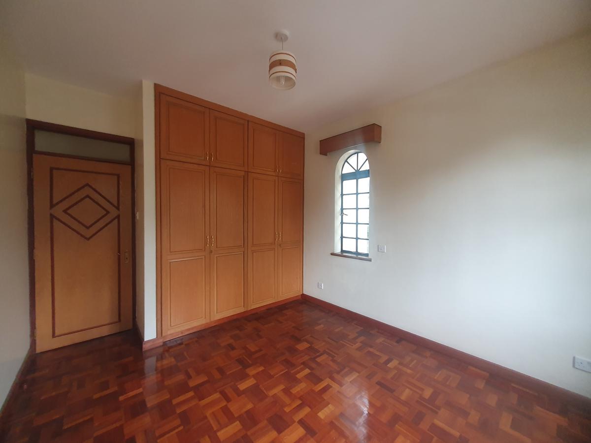 3 Bed Apartment with En Suite in Brookside - 11