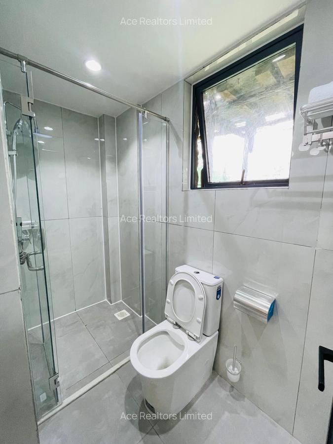 4 Bed Apartment with En Suite at Near Royal Golf Club - 9