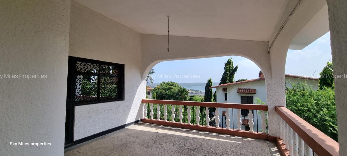 4 Bed House with En Suite at Portreitz - 13