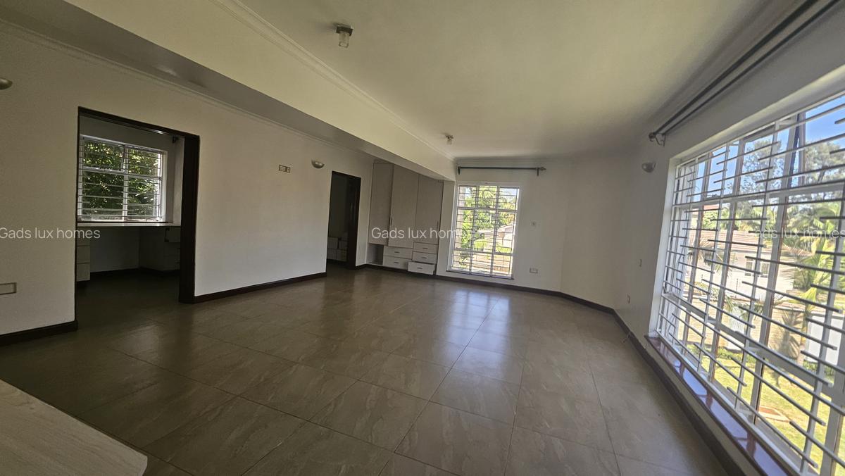 5 Bed Townhouse with En Suite at Runda - 14