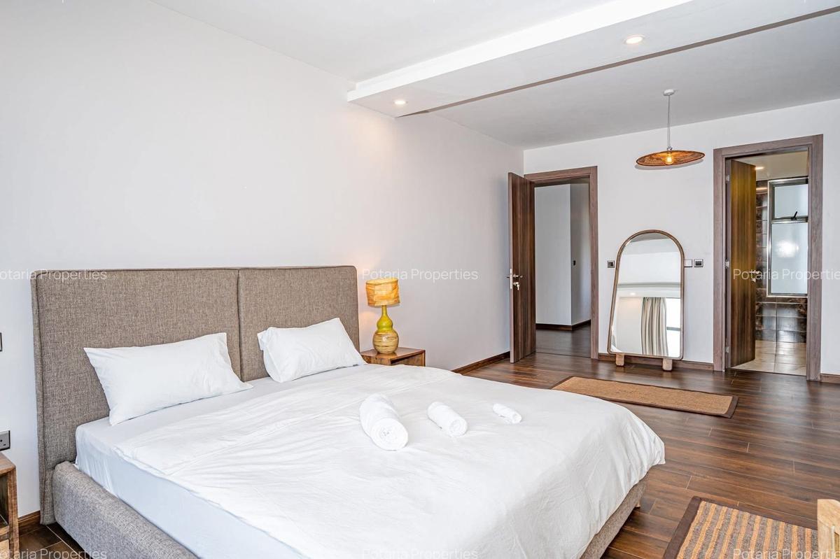 Serviced 3 Bed Apartment with En Suite in Brookside - 8