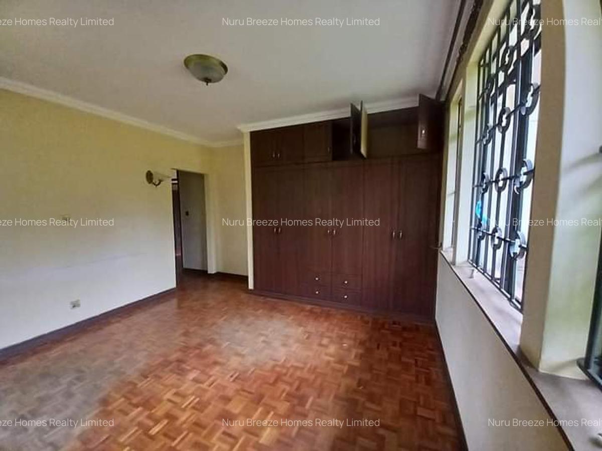 4 Bed House with En Suite in Runda - 19