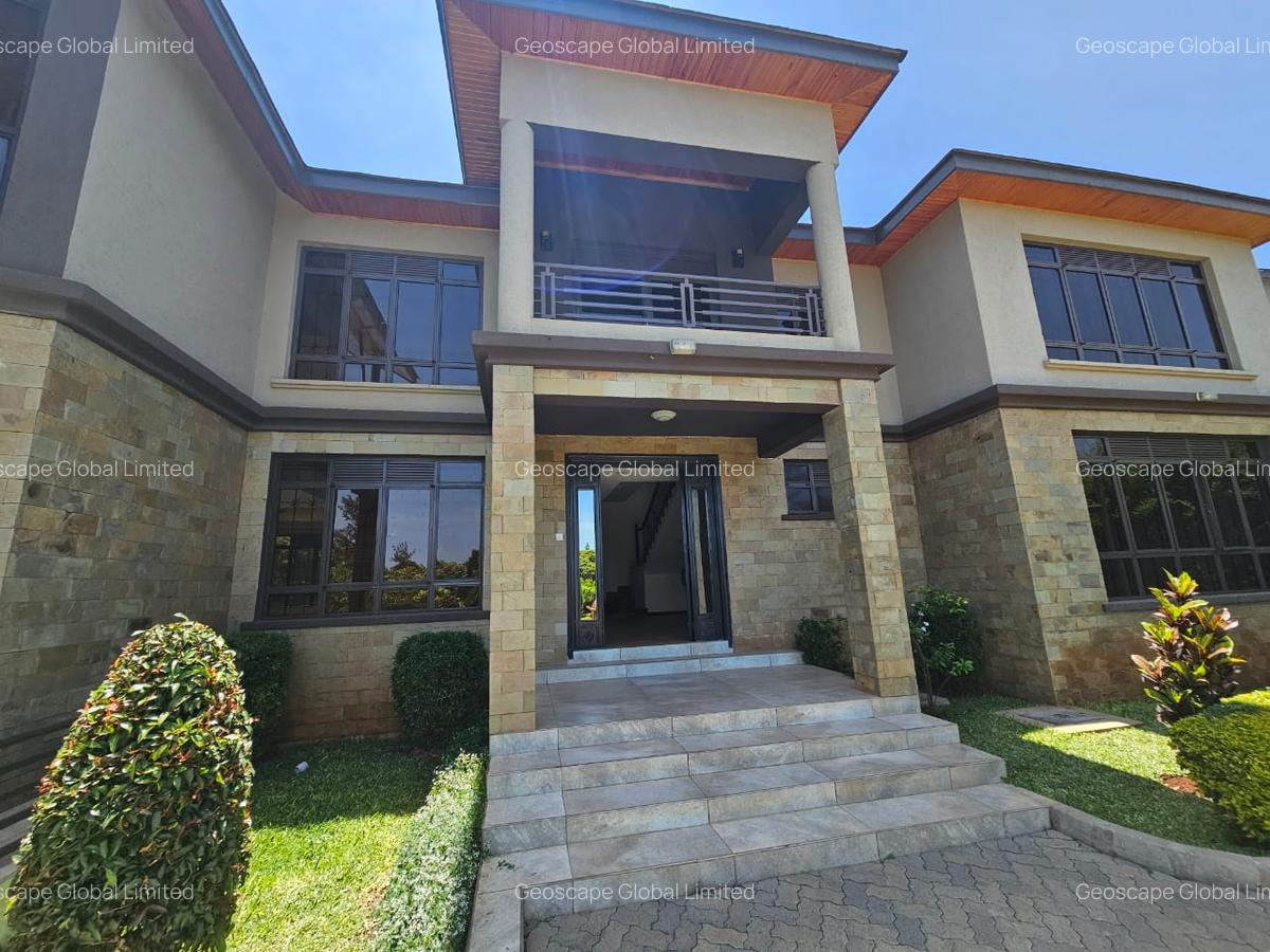 5 Bed House with En Suite in Runda - 1