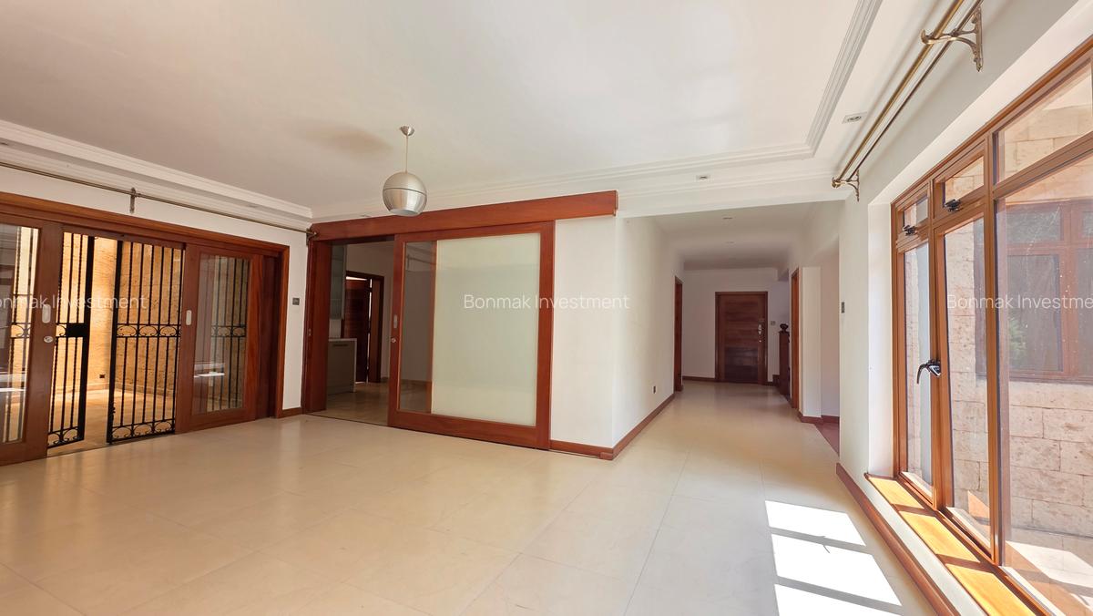 5 Bed Townhouse with En Suite at Lavington Green. - 5