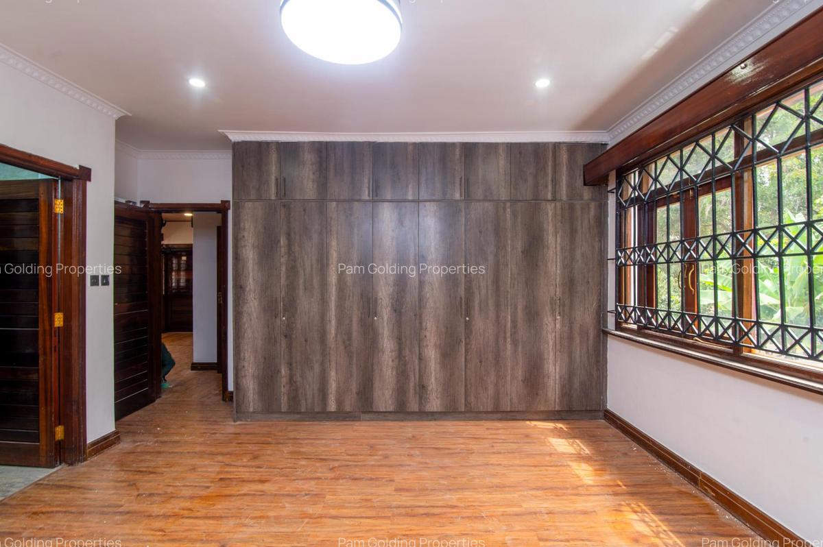 6 Bed House with En Suite in Karen - 7