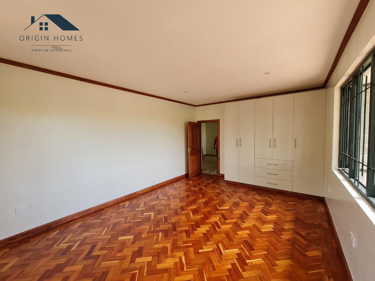 4 Bed House with En Suite at Lavington - 9