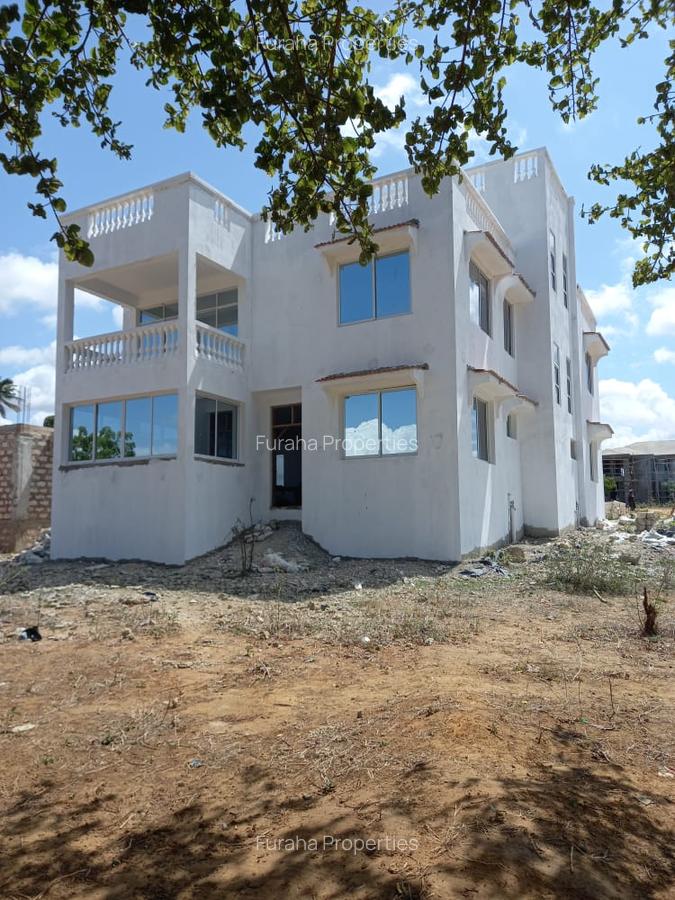 4 Bed Townhouse with En Suite at Utange - 2