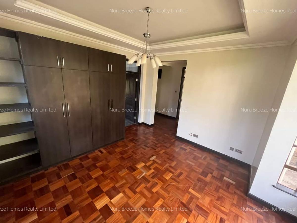 4 Bed Townhouse with En Suite in Rosslyn - 17